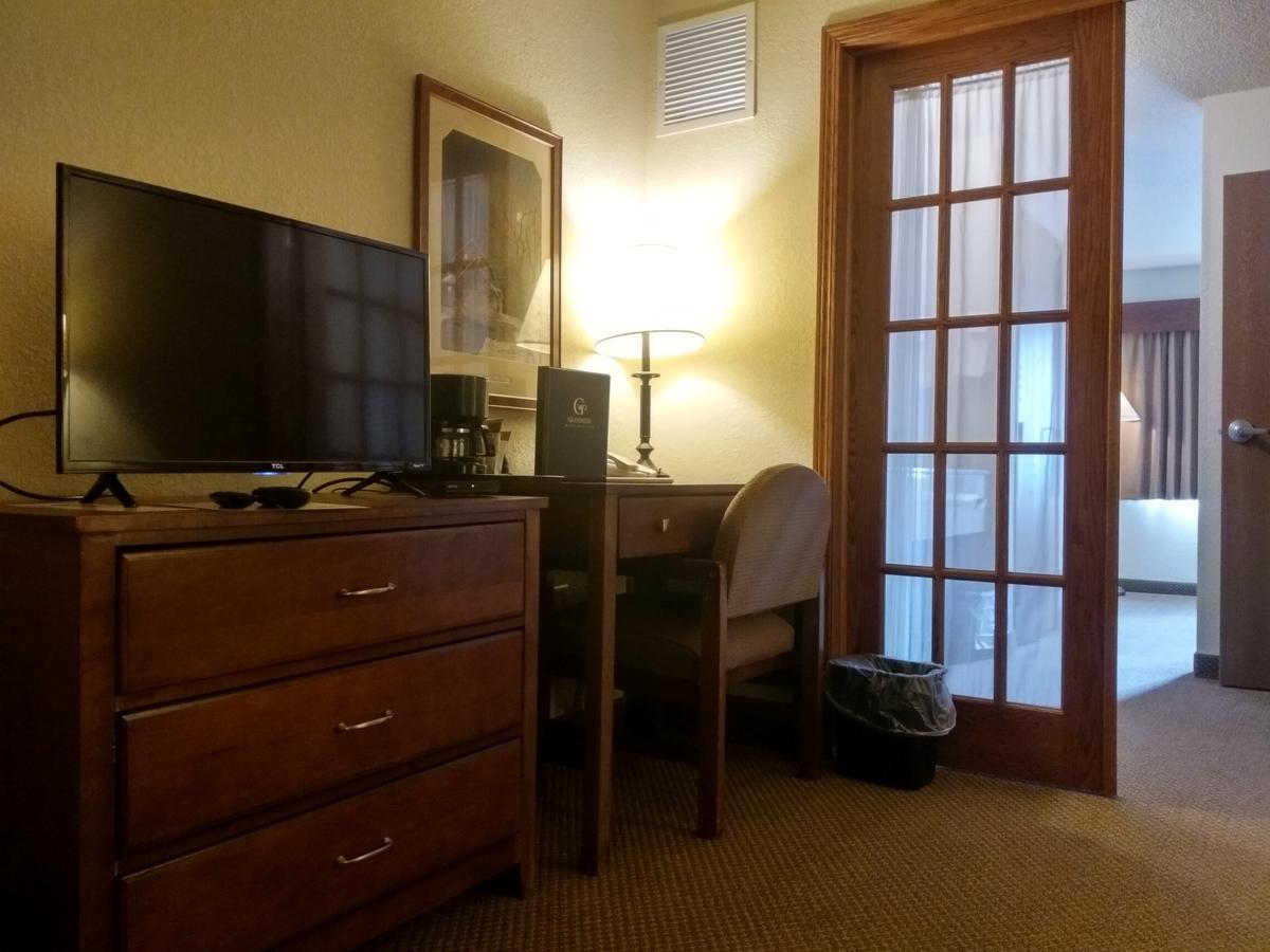 Madelia Hotel & Suites Buitenkant foto